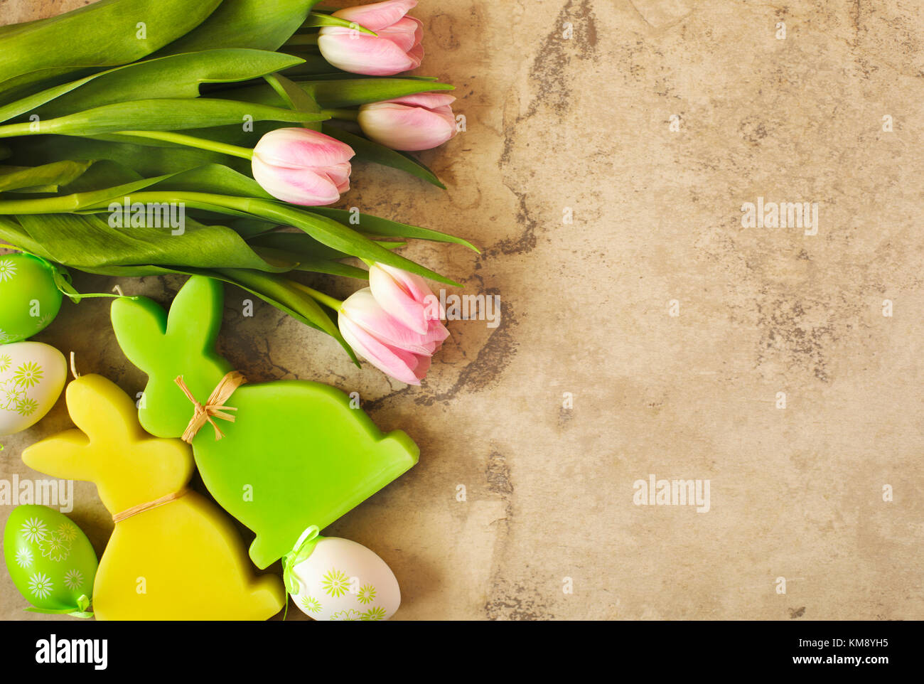 Easter background with pink tulips, eggs and bunny decoration, top view ...