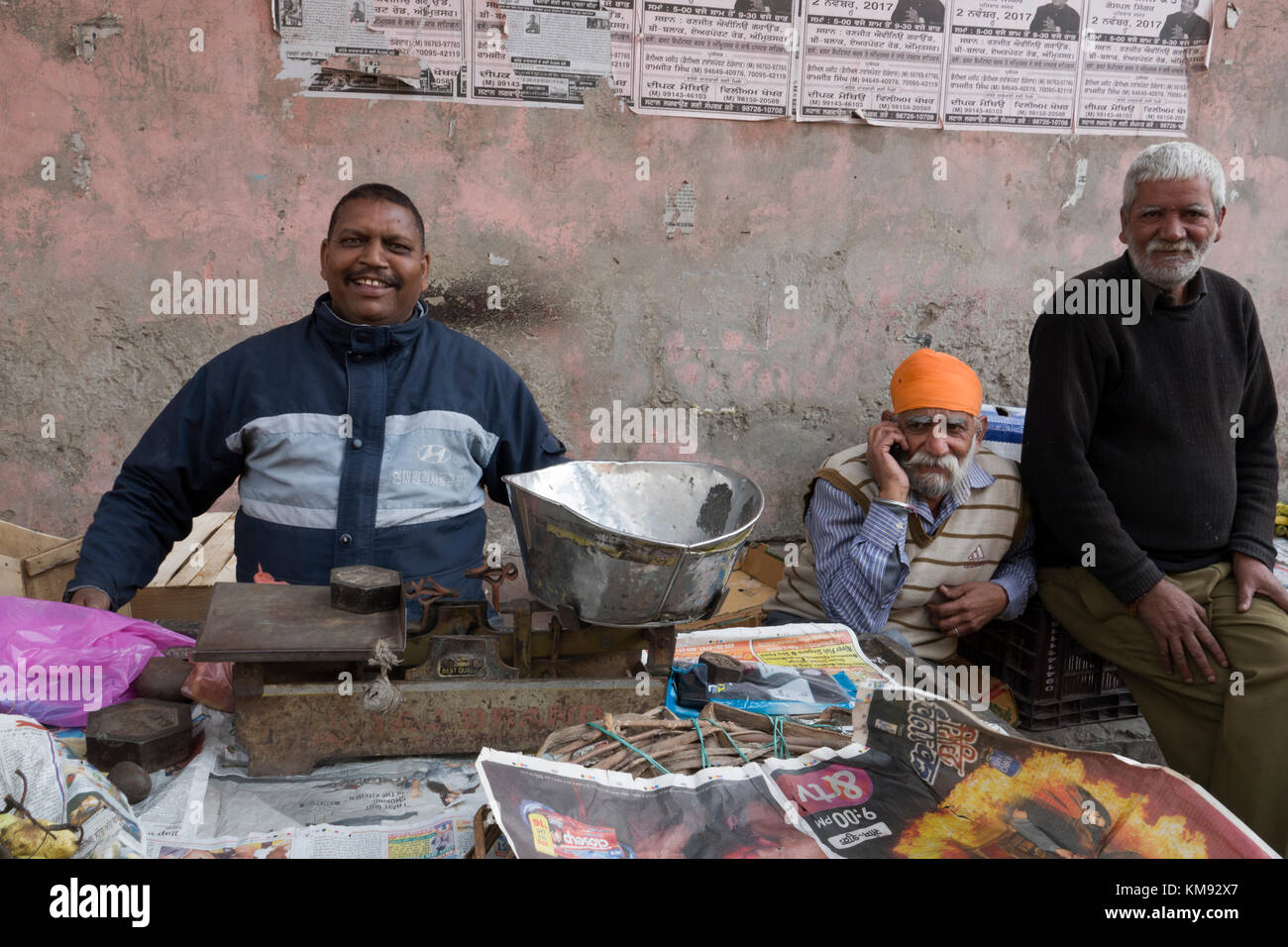 Street market vendors in Amritsar, Punjab, India Stock Photo
