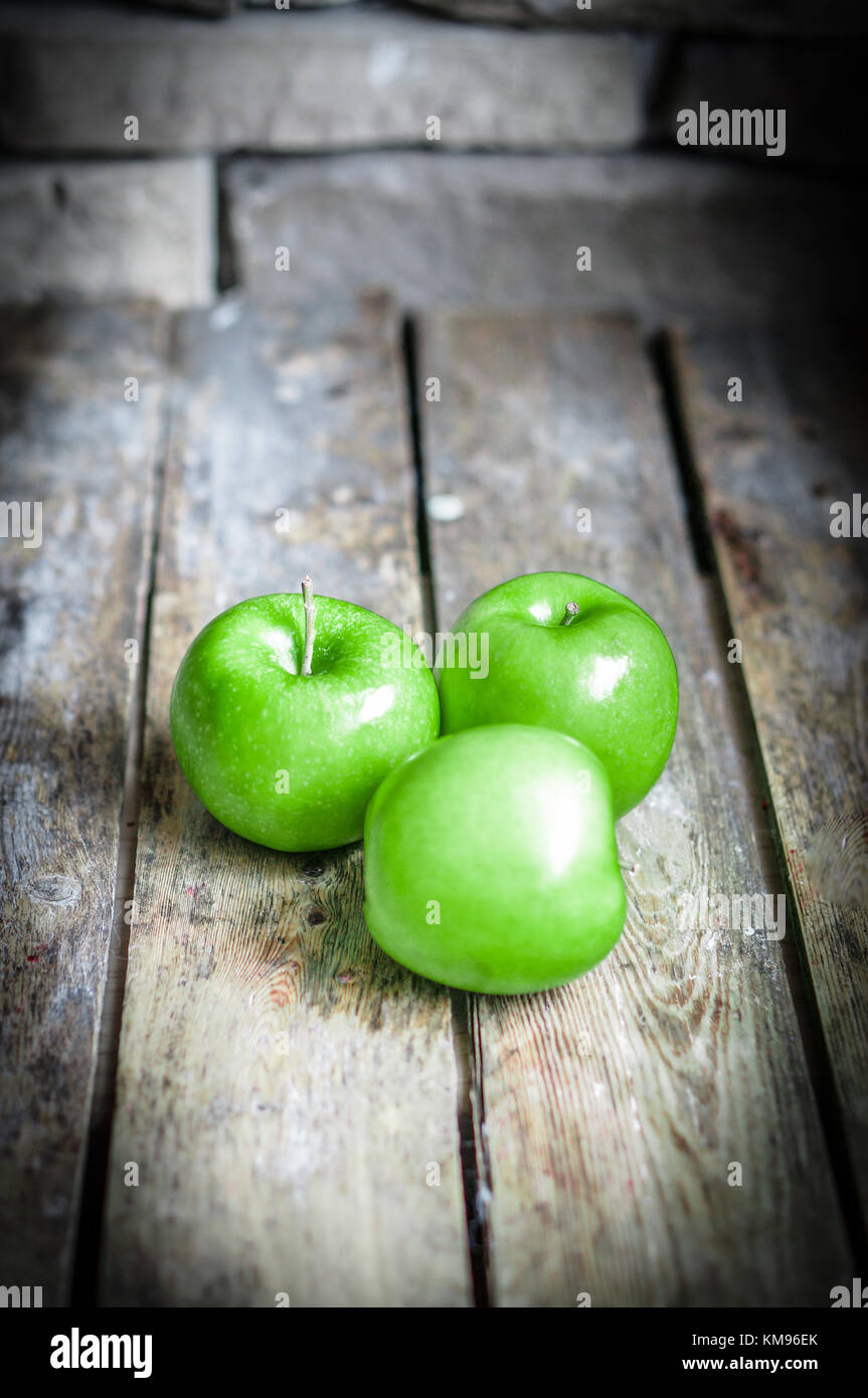 Fresh Farm Raised Apples On Rustic Wooden Background Stock Photo - Alamy