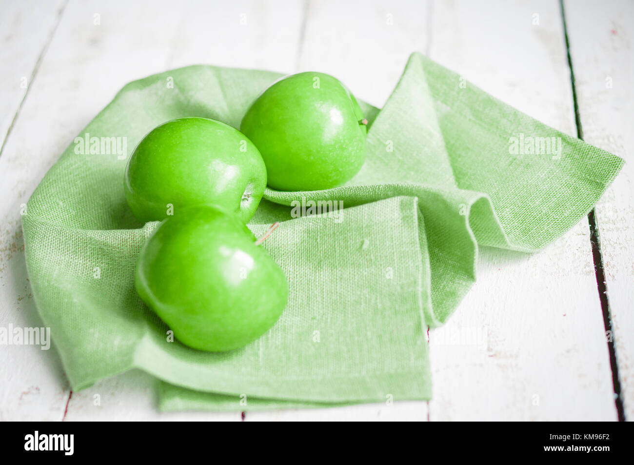 Fresh Farm Raised Apples On Rustic Wooden Background Stock Photo - Alamy