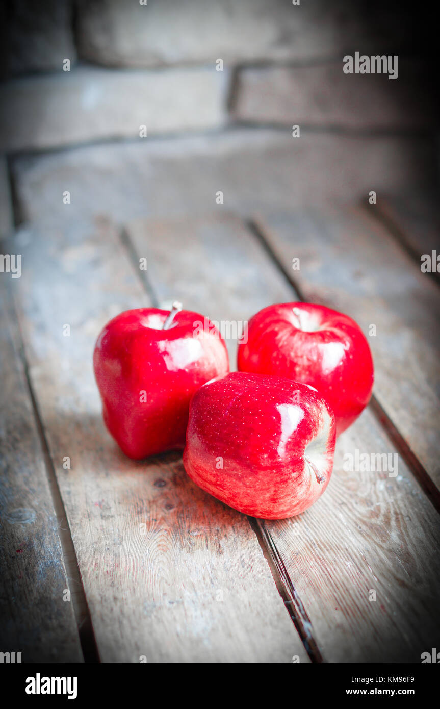 Fresh Farm Raised Apples On Rustic Wooden Background Stock Photo - Alamy