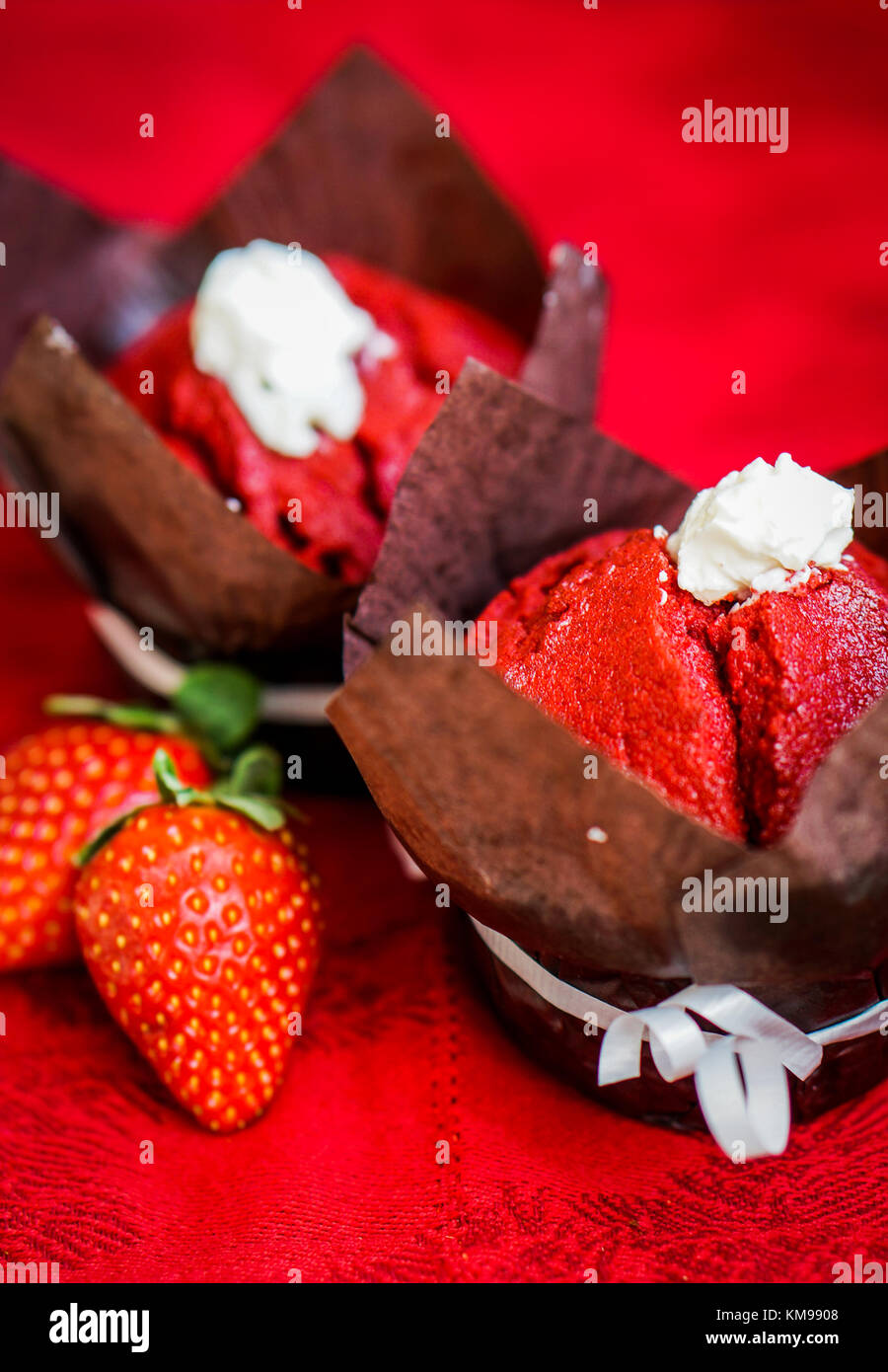 red-velvet-cupcakes-stock-photo-alamy
