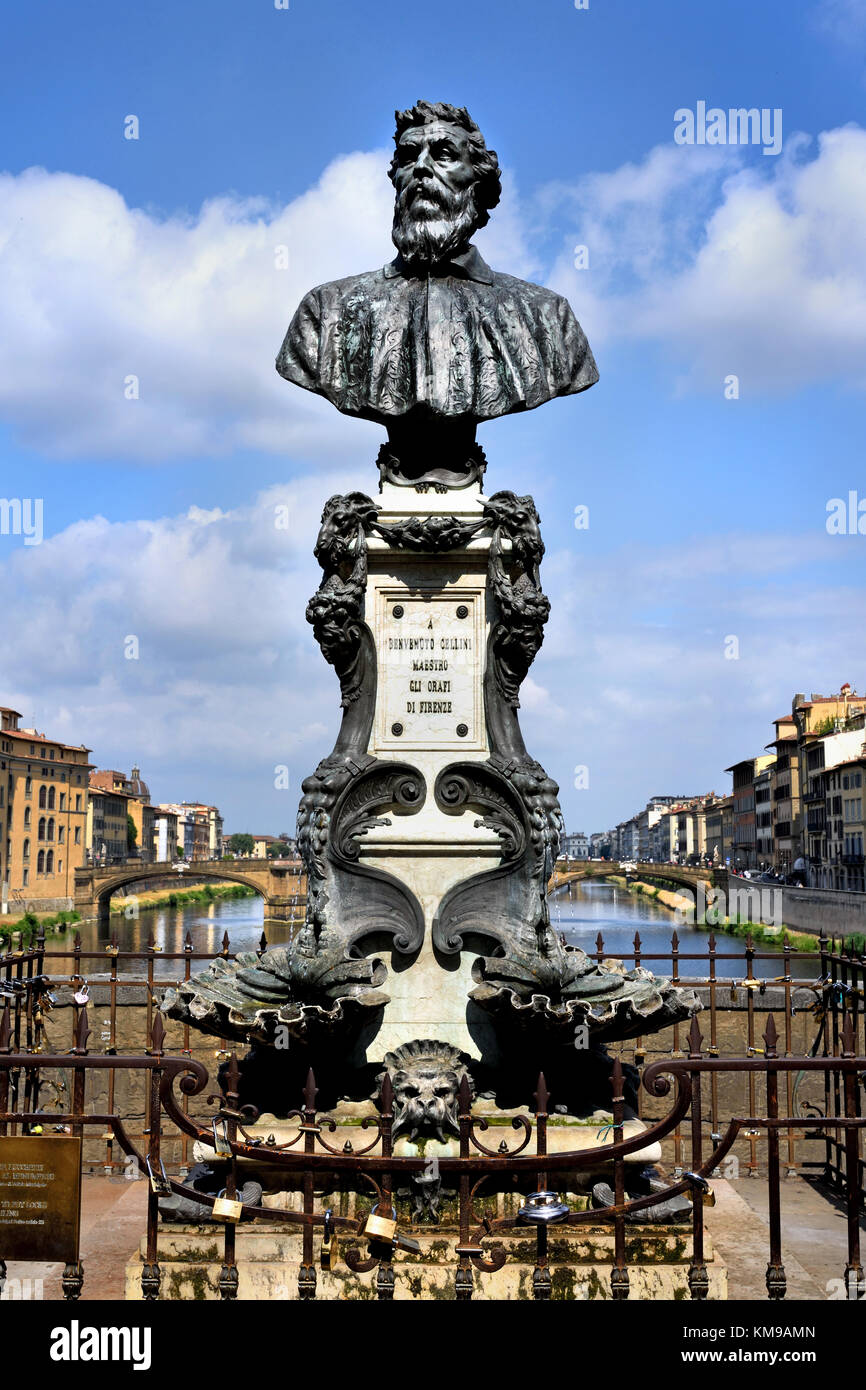Sculpture of  Benvenuto Cellini on Ponte Vecchio bridge in Firenze - Florence, Italy ( Benvenuto Cellini 1500 – 1571) was an Italian goldsmith, sculptor, draftsman, soldier, musician, and artist who also wrote a famous autobiography and poetry.) Stock Photo