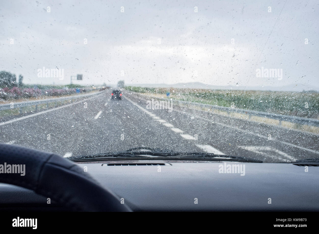 Raining on freeway hires stock photography and images Alamy