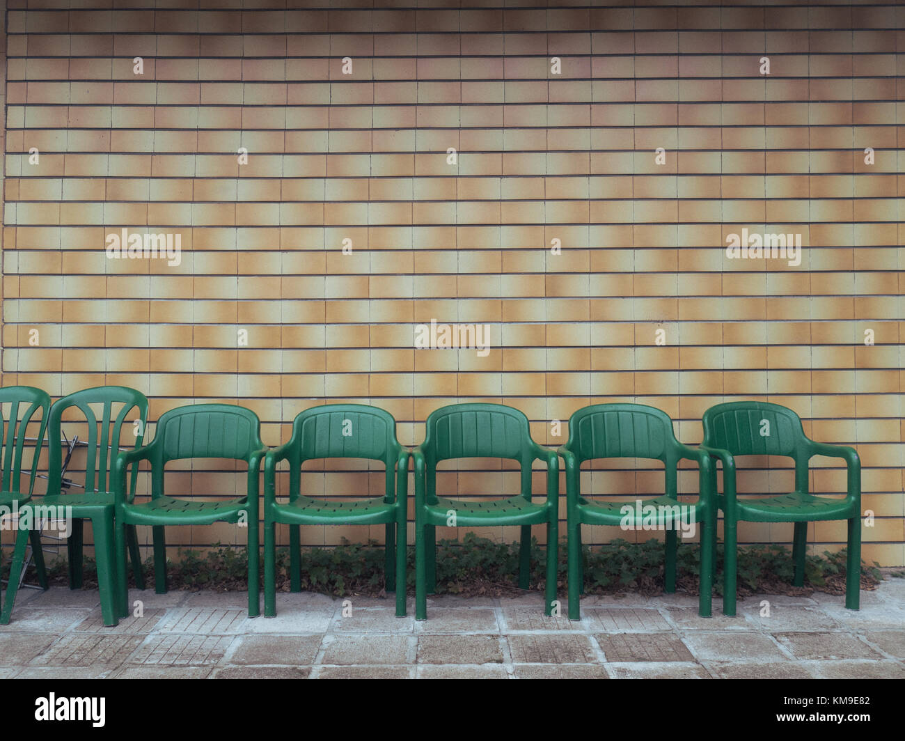 Chair against brick wall hires stock photography and images Alamy