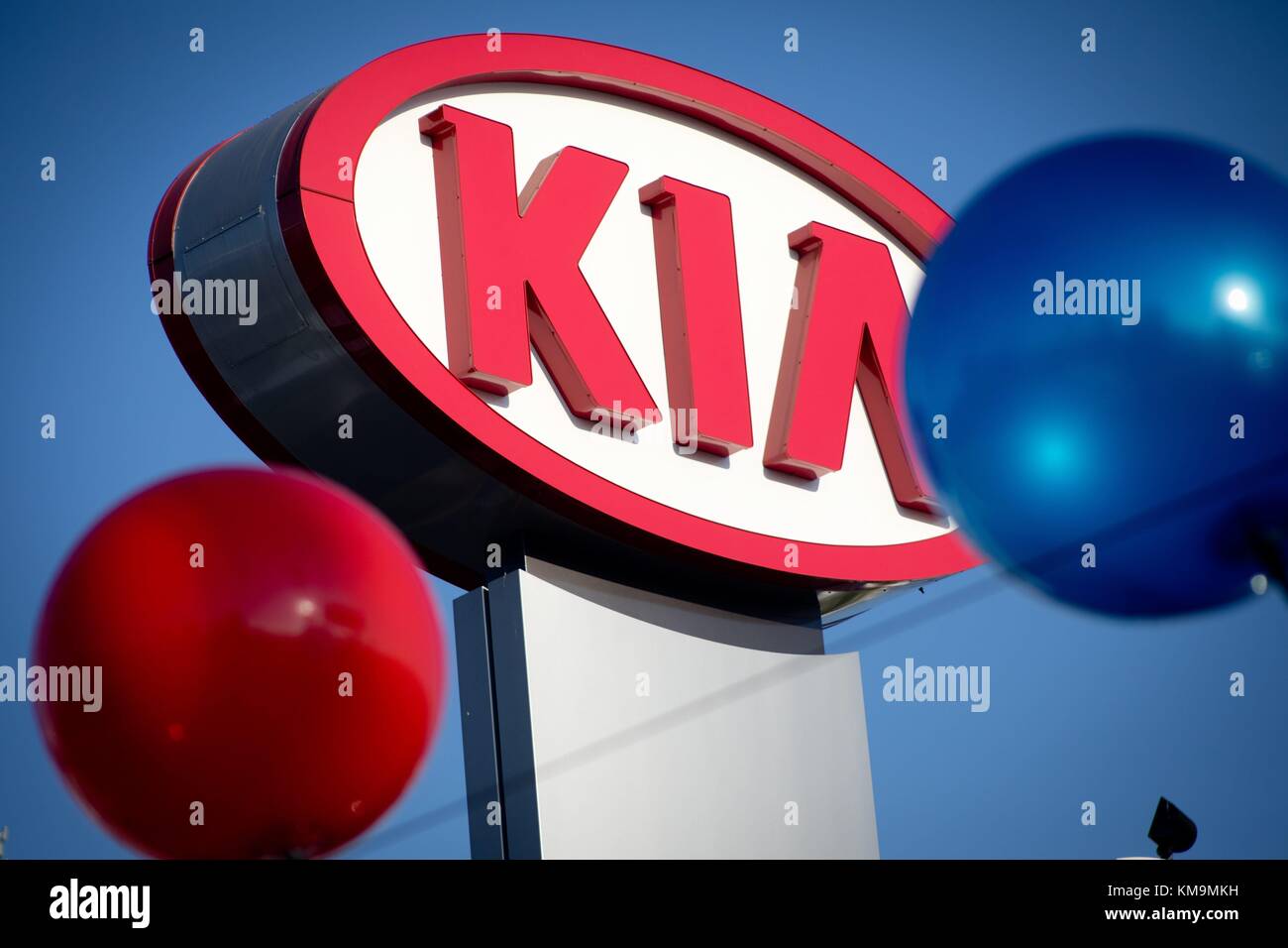 Kia logo at Kearny Pearson Kia car dealer in Kearny Mesa in San Diego, in August 2017. | usage worldwide Stock Photo