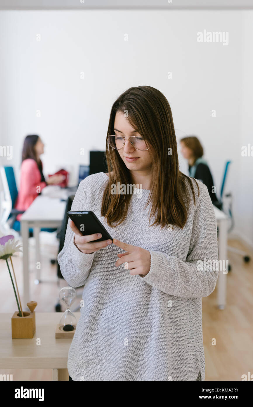 Pretty woman standing office hi-res stock photography and images - Alamy