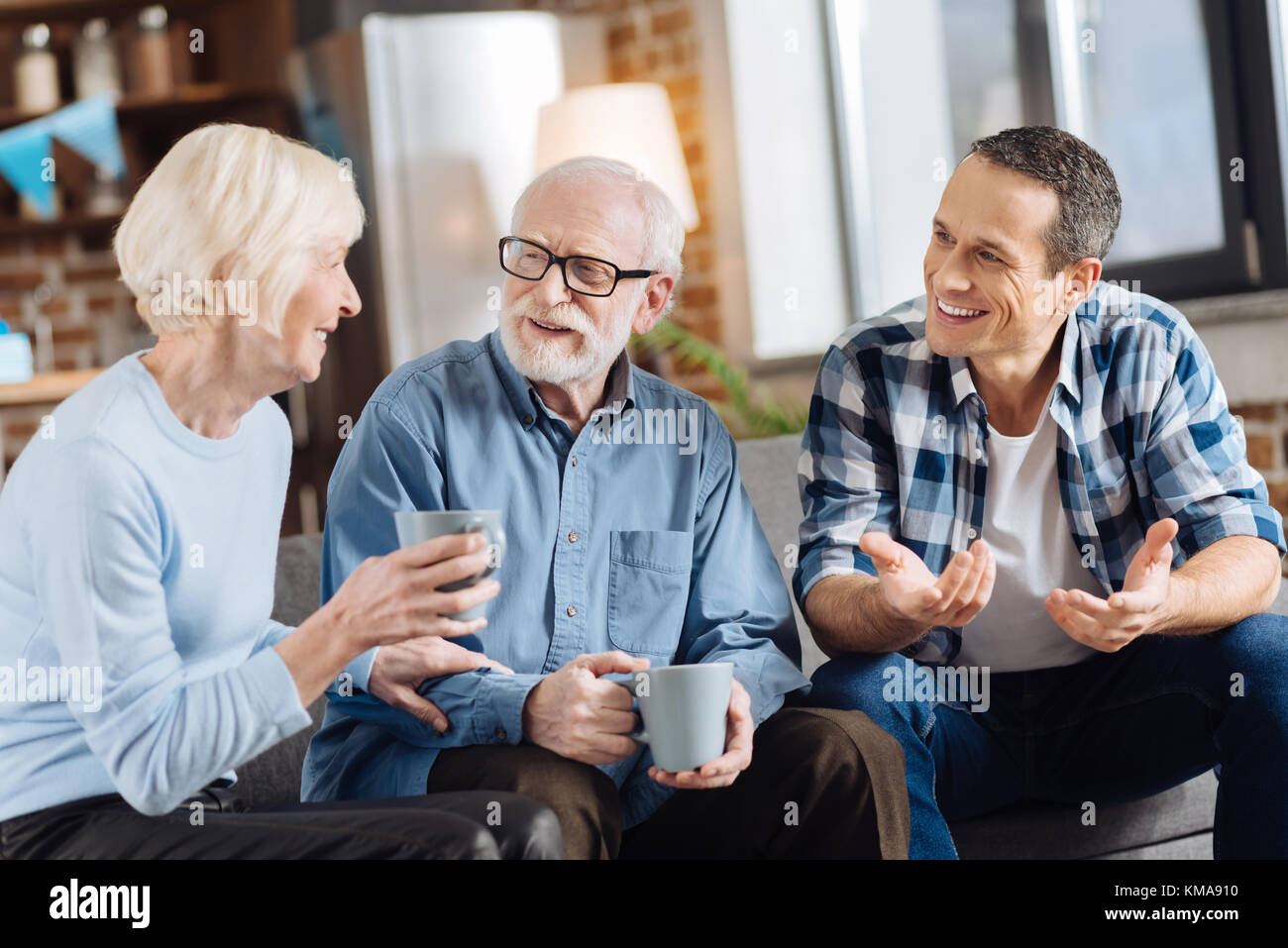 Family drinking tea hi-res stock photography and images - Alamy