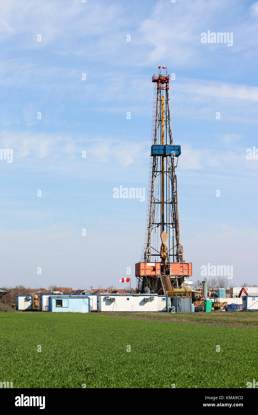 Land oil drilling rig on green field Stock Photo Alamy