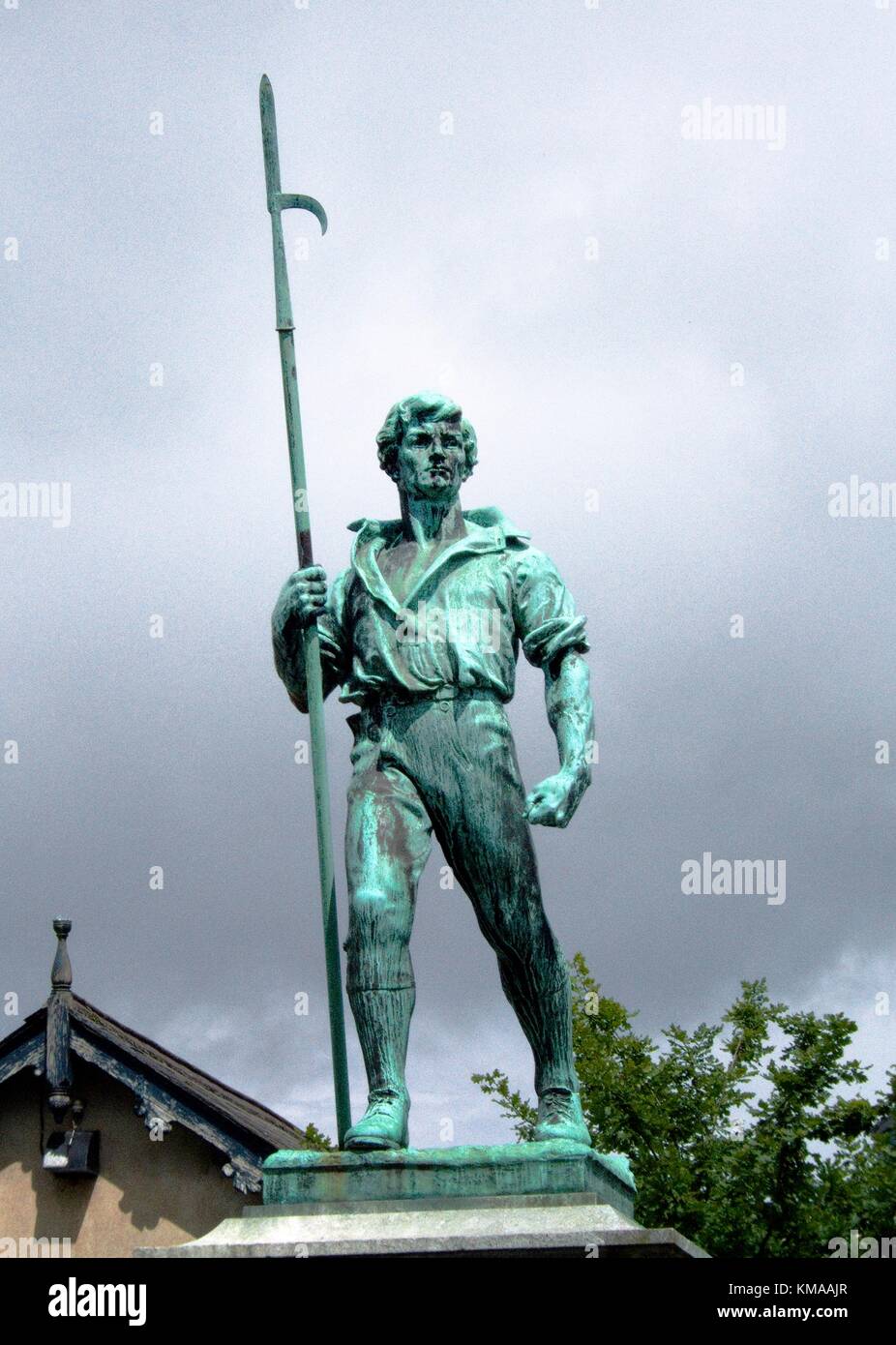 The 1798 Memorial in Wexford City of Irish rebel holding a pike marks the Rising of the United Irishmen against the English. Stock Photo