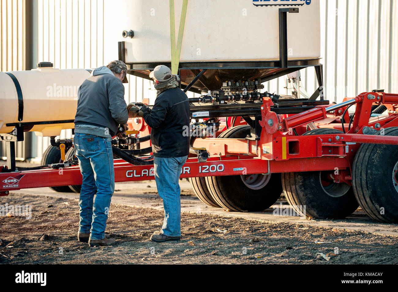 FARMERS INSPECTING KUHN KRAUSS GLADIATOR 1200 STRIP TILLAGE SYSTEM Stock Photo