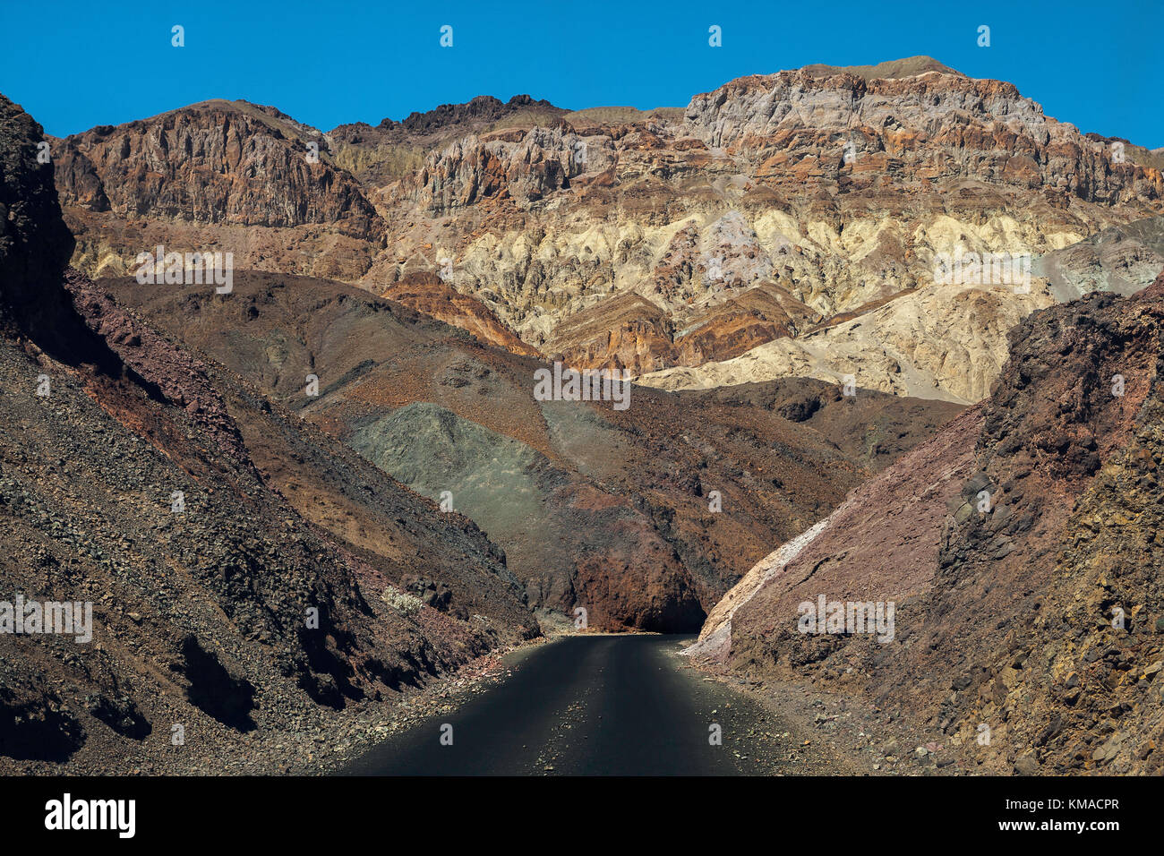 Artists road death valley hi-res stock photography and images - Alamy