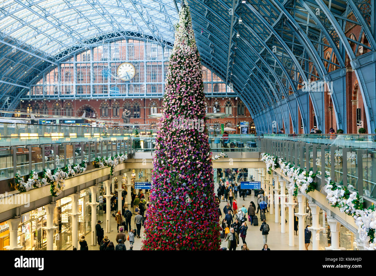 LONDON, UNITED KINGDOM DECEMBER 4th, 2017 Interior of Kings Cross St