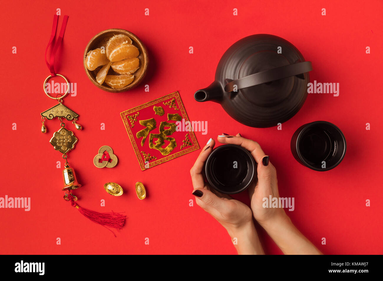oriental decorations and tea set Stock Photo Alamy