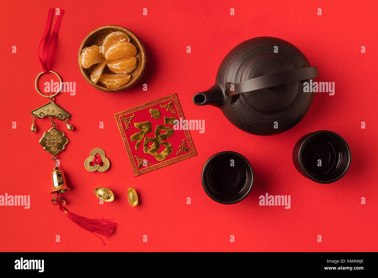 Oriental Decorations And Tea Set Stock Photo - Alamy