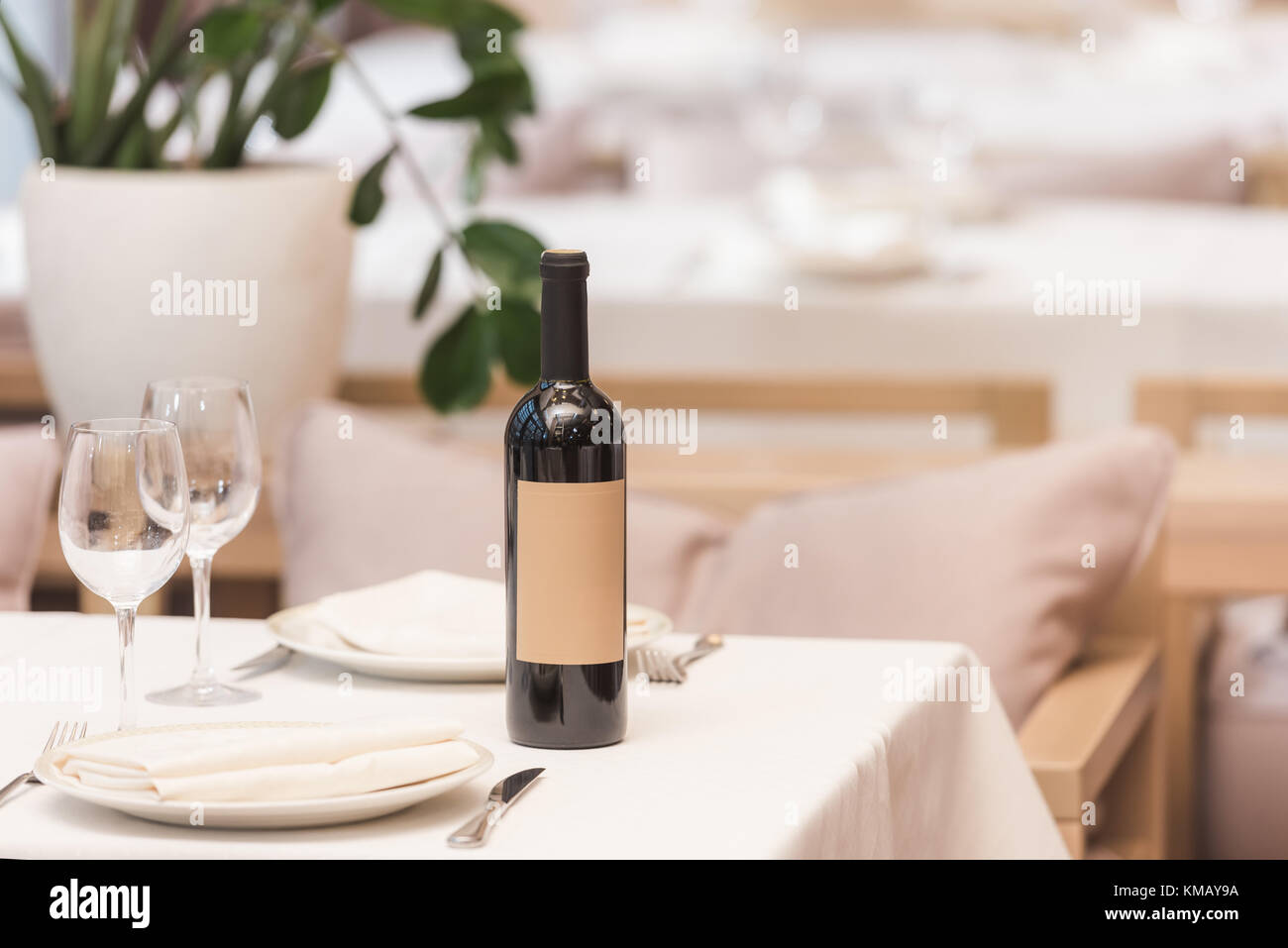 Bottle of red wine Stock Photo - Alamy