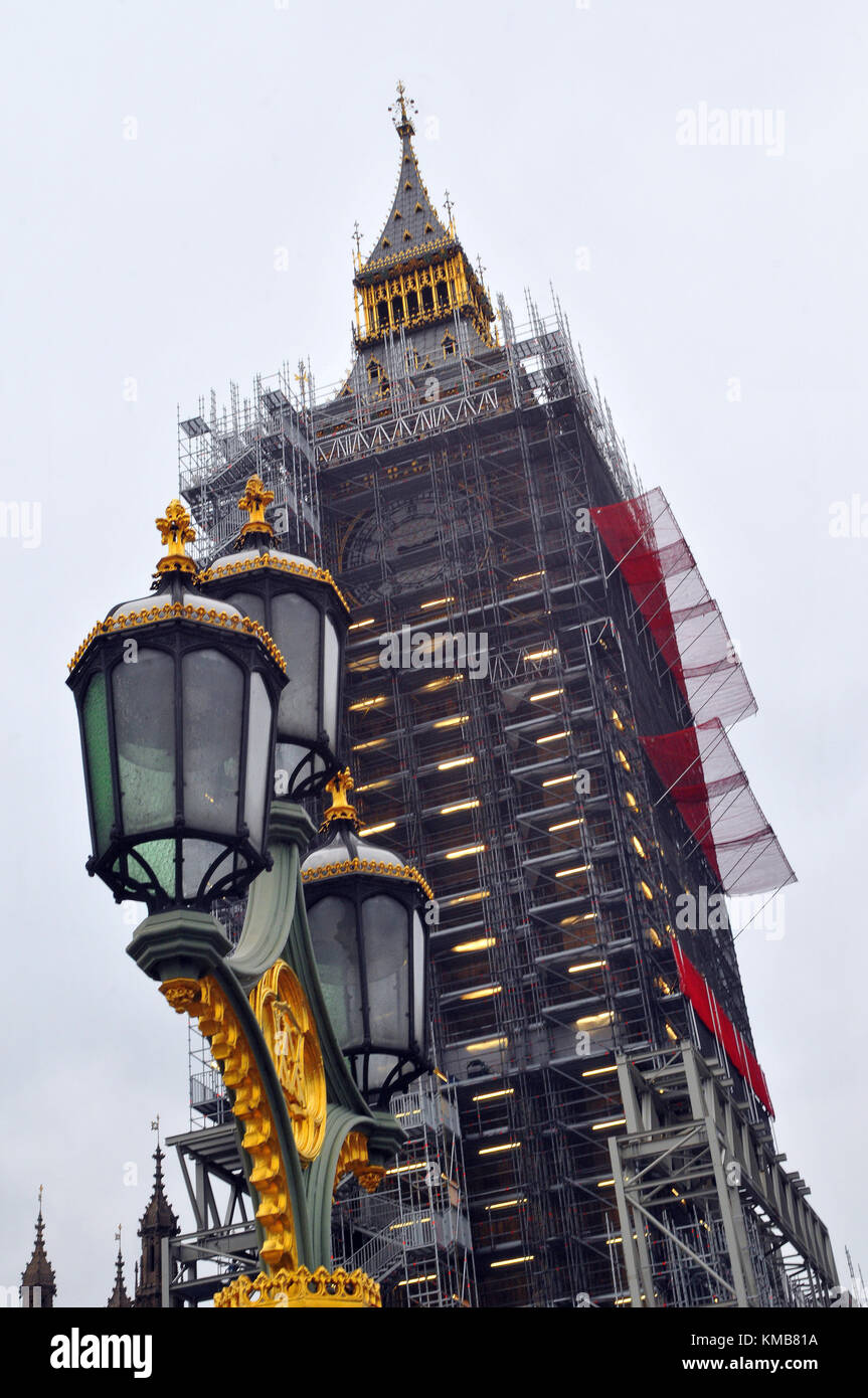 the very large scaffolds and working platforms working at height on the  hoises of parliament clock tower big ben in Westminster London. fixing big  ben Stock Photo - Alamy