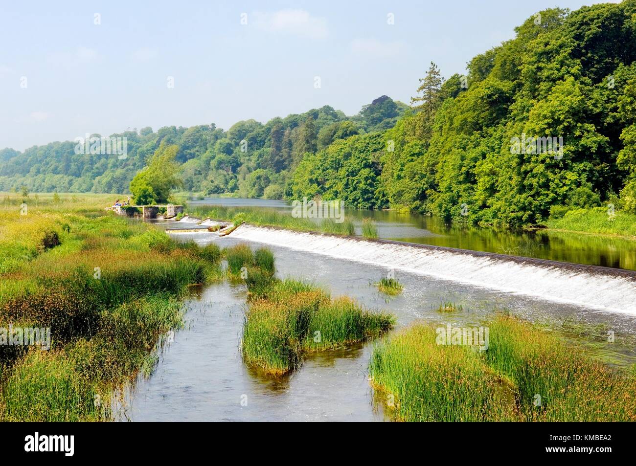 Weir On The River Boyne At The Town Of Slane Between Drogheda And Stock Photo Alamy