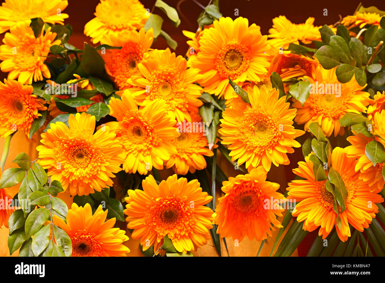 India artificial flowers hi-res stock photography and images - Alamy