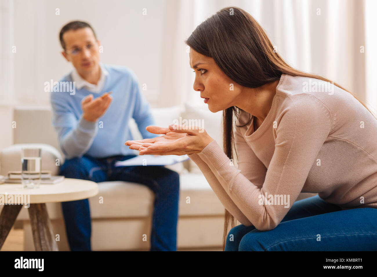 Complaining up. Клиент покупатель. Complaining up. Буллинг родители. Complain about.