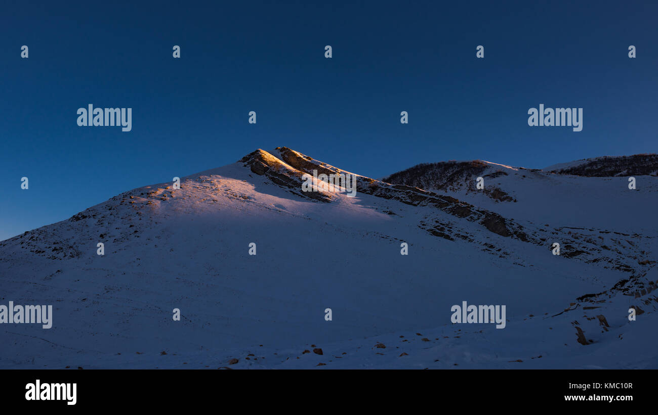 Snowy mountain peak freeze hi-res stock photography and images - Alamy