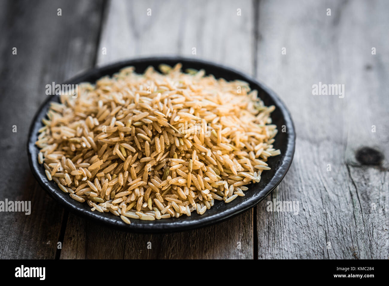 Rawfields Brown Rice Raw brown rice Stock Photo - Alamy