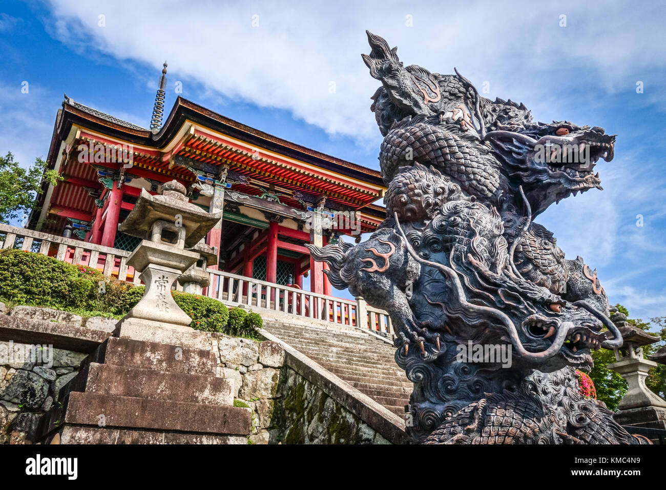 Dragon statue in front of the kiyomizudera temple gate, Kyoto, Japan