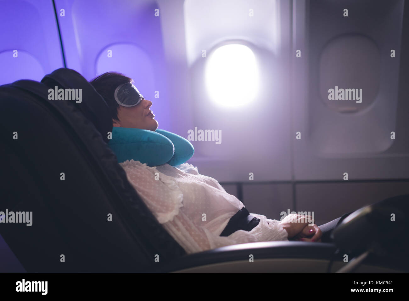 Neck pillow hires stock photography and images Alamy