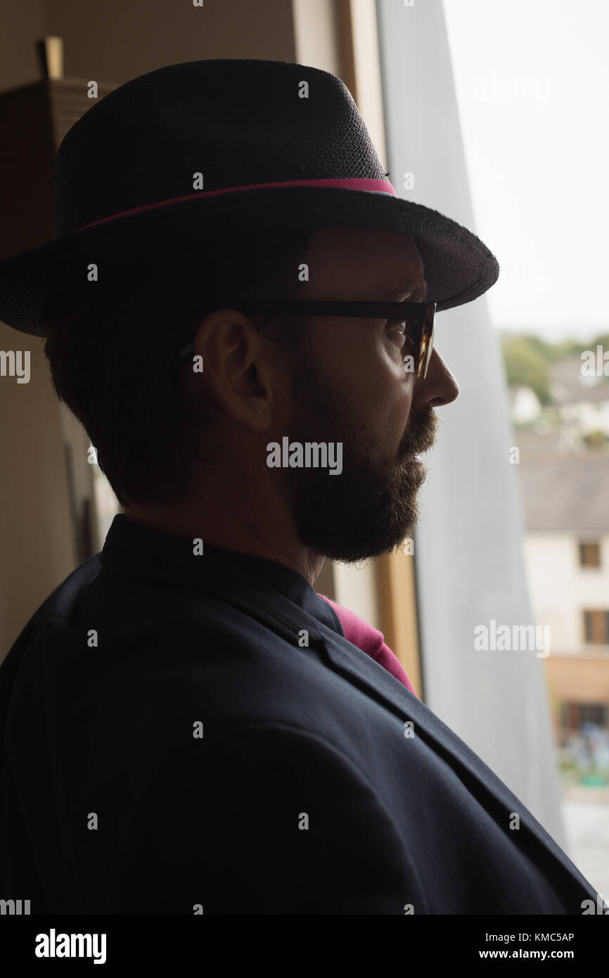 Man in high hat hi-res stock photography and images - Alamy