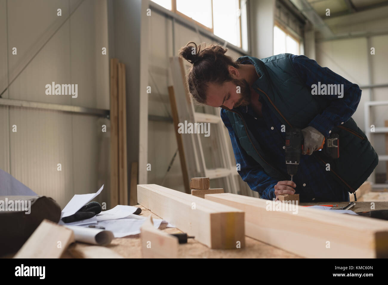 Screw gun hires stock photography and images Alamy