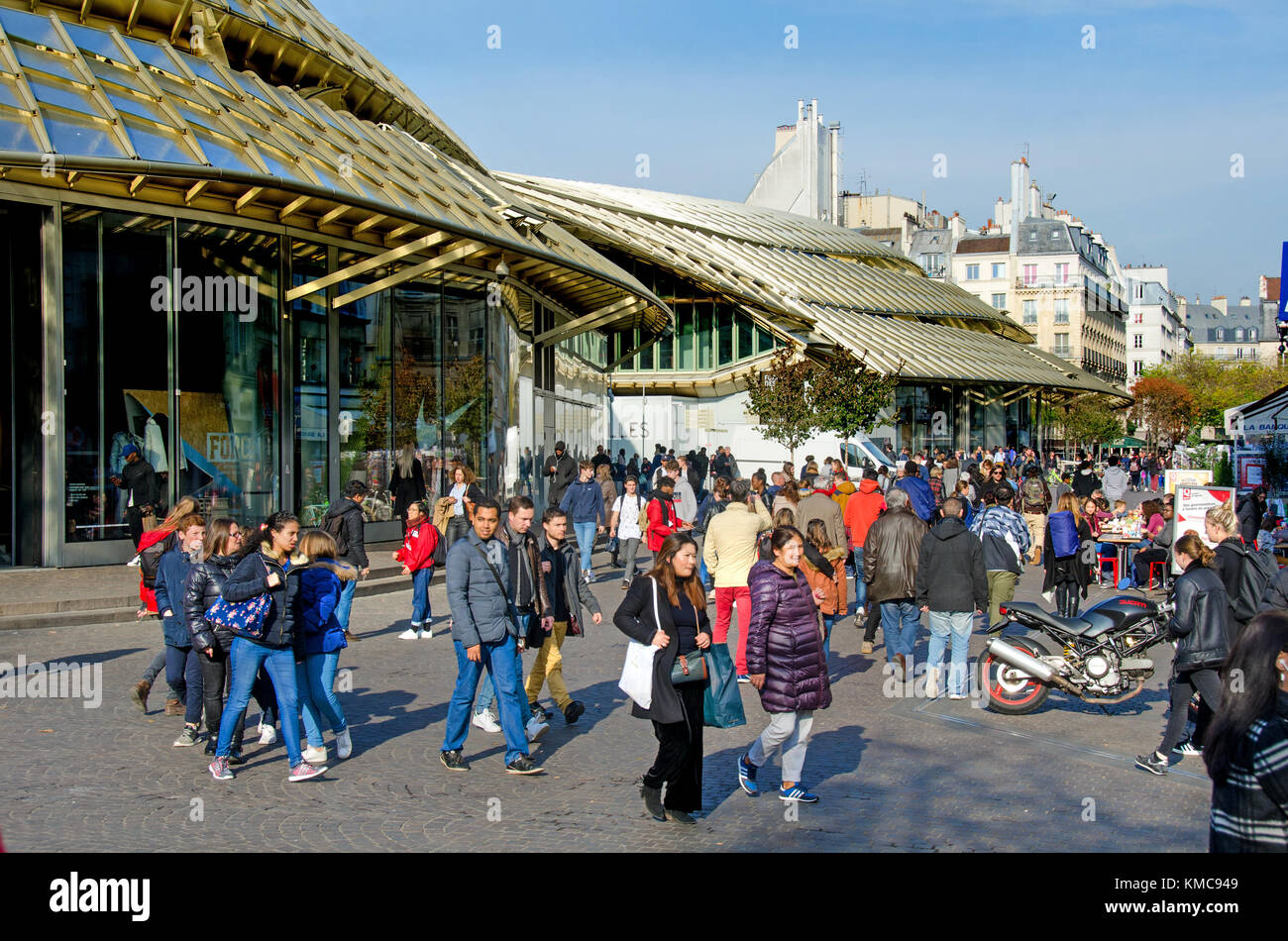 Paris, France. Forum des Halles (150 shops and 17 restaurants) rebuilt with new canopy (Parick Berger and Jacques Anziutti) April 2016 Stock Photo