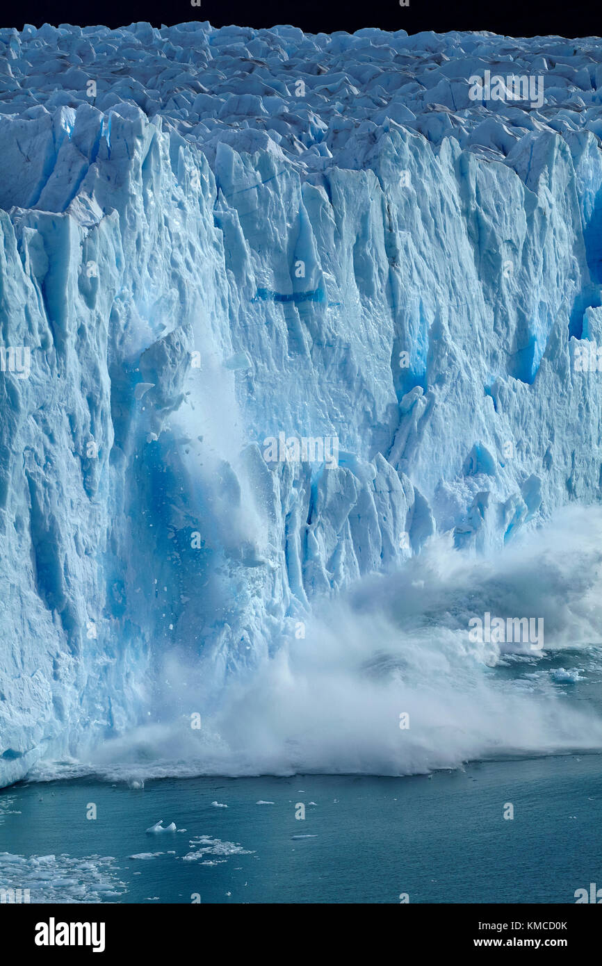 Ice breaking off the terminal face of Perito Moreno Glacier, Parque Nacional Los Glaciares (World Heritage Area), Patagonia, Argentina, South America Stock Photo