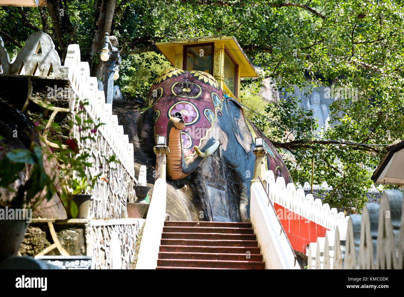 Elephant statues buddhist hires stock photography and images Alamy