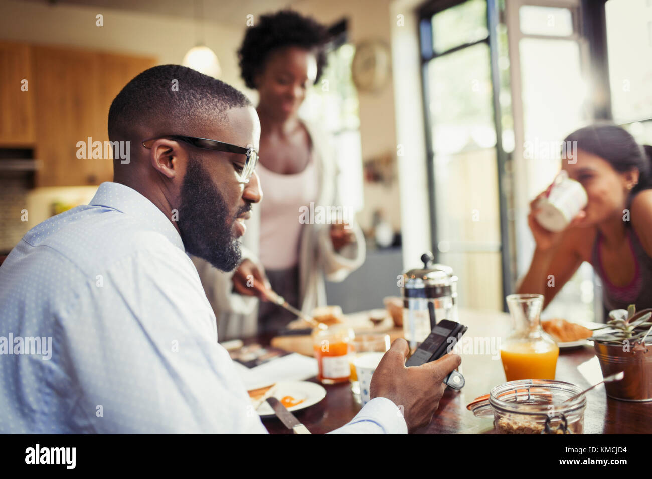 Man profile head and shoulders hi-res stock photography and images - Alamy