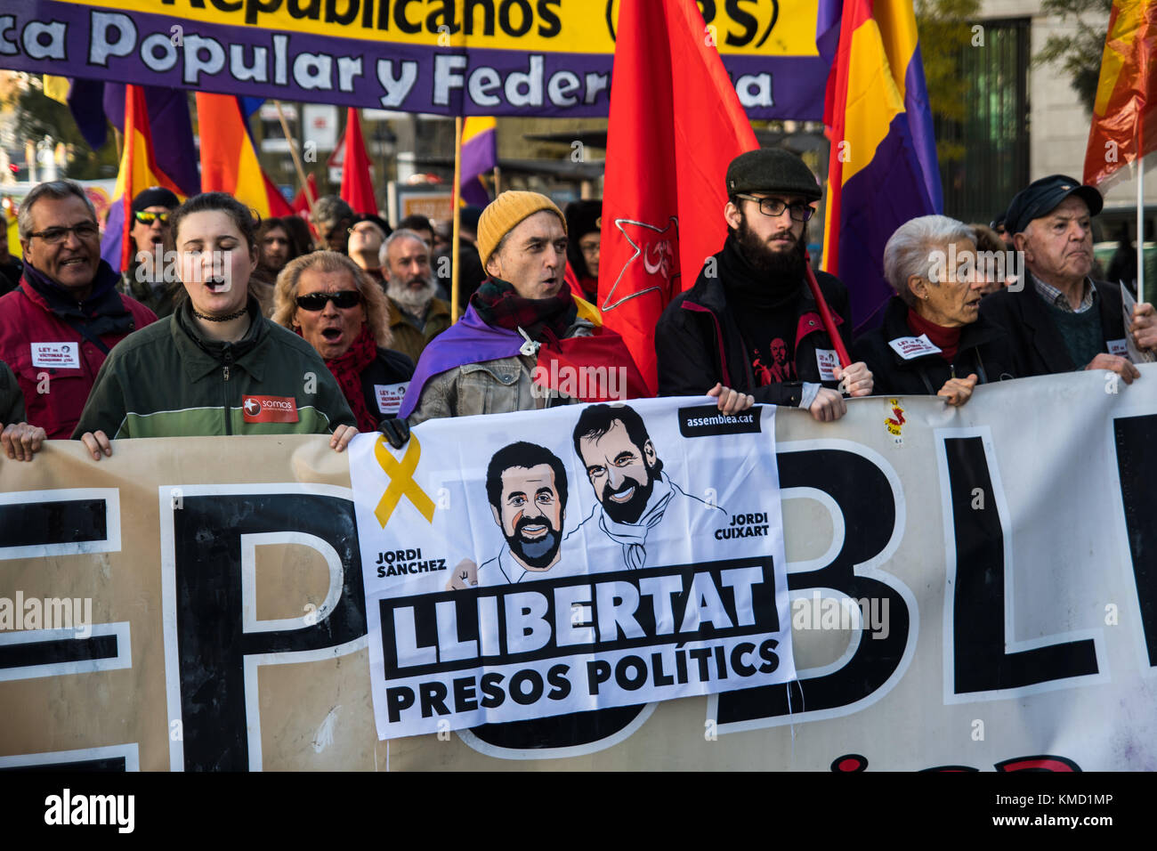 Madrid, Spain. 6th Dec, 2017. A banner demanding freedom for imprisoned Catalan leaders (known as 'Los Jordis') during a demonstration against Monarchy, demonstrators are demanding a 3rd Republic the day of the 39th anniversary of the Spanish Constitution in Madrid, Spain. Credit: Marcos del Mazo/Alamy Live News Stock Photo