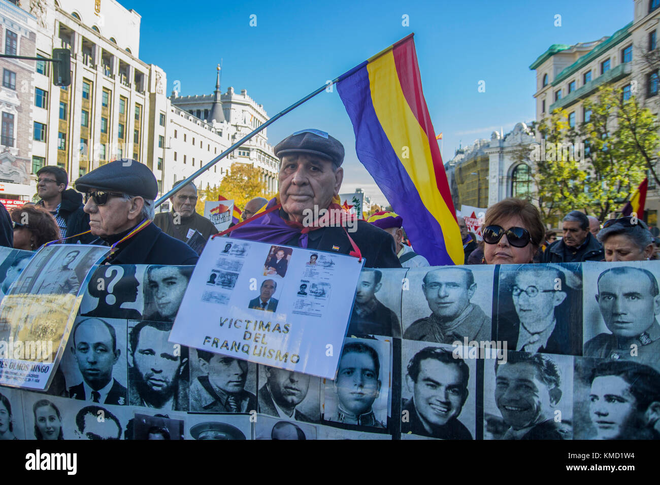 Madrid, Spain. 06th Dec, 2017. Madrid 6 december 2017 left wing republican spanish demonstrators against the king of Spain Credit: Alberto Sibaja Ramírez/Alamy Live News Stock Photo