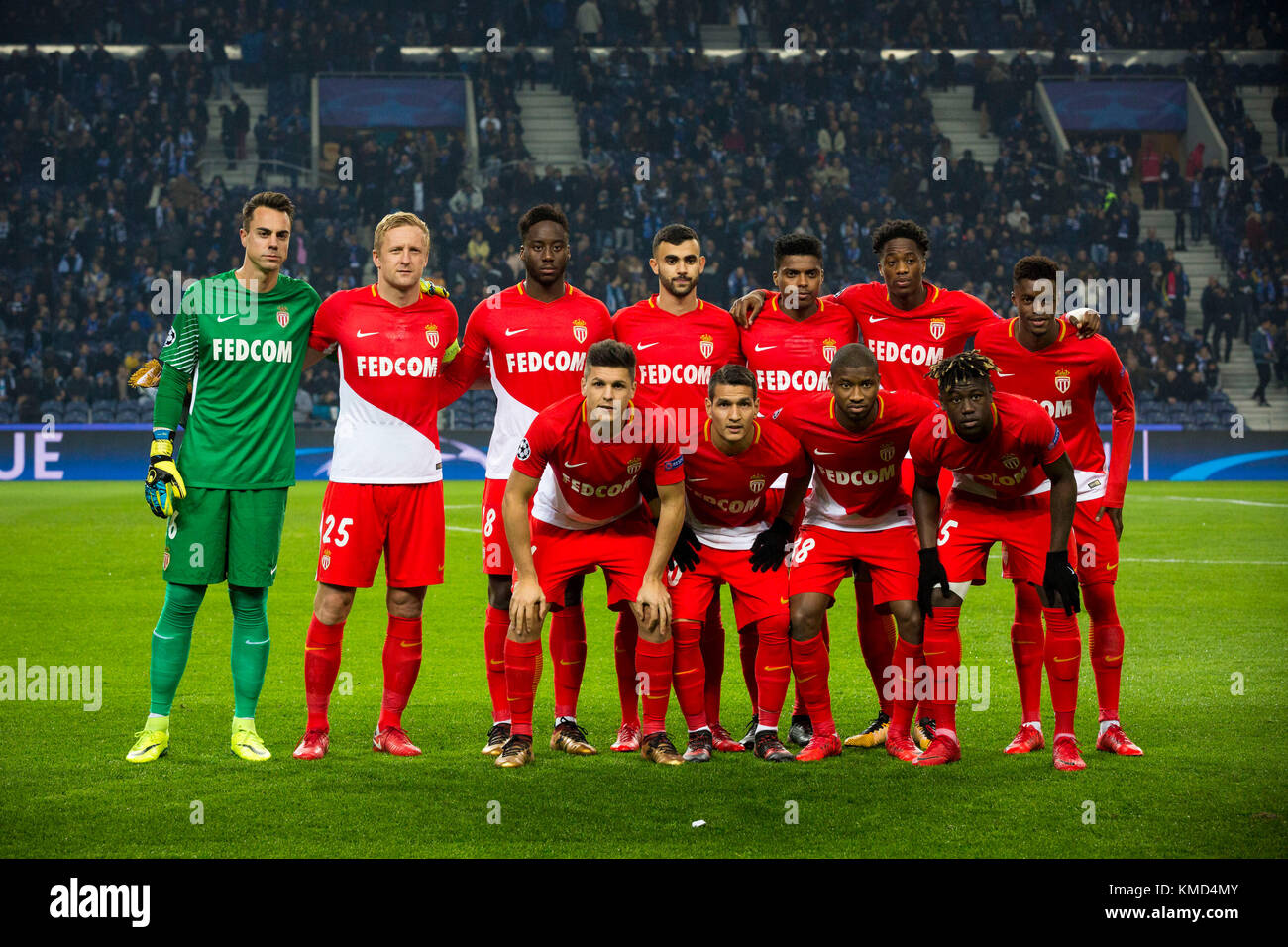 Porto, Portugal. 06th Dec, 2017. Monaco FC players line up before the UEFA  Champions League match 2017/18 match between FC Porto and Monaco FC, at  Dragon Stadium. Credit: Diogo Baptista/Alamy Live News