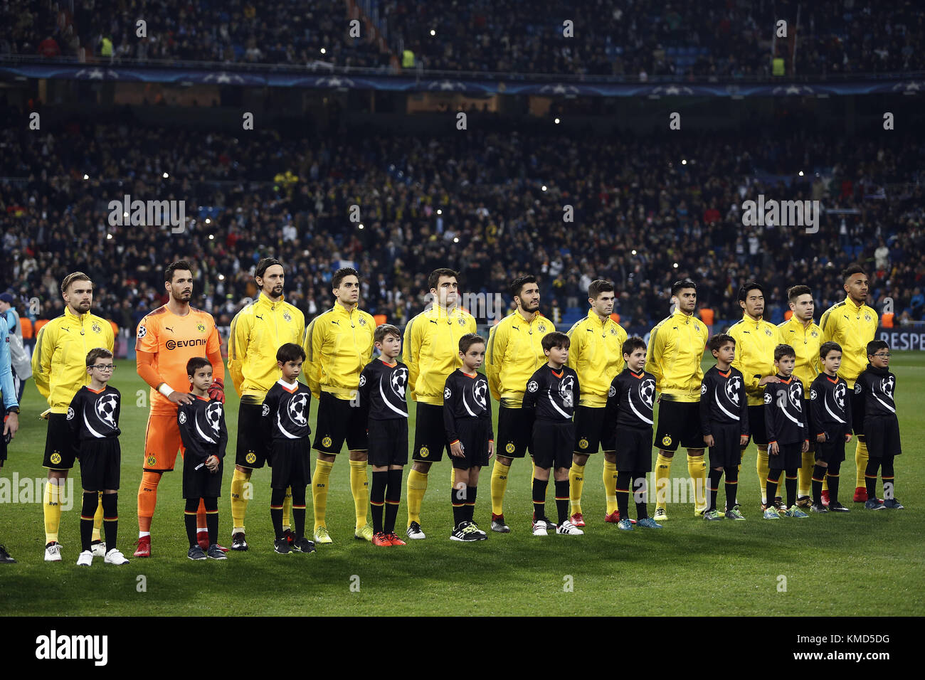 Madrid, Spain. 6th Dec, 2017. The alignment of Borussia Dortmund during the champions anthem before the UEFA Champions League group H match between Real Madrid and Borussia Dortmund at Santiago Bernabéu. Credit: Manu reino/SOPA/ZUMA Wire/Alamy Live News Stock Photo