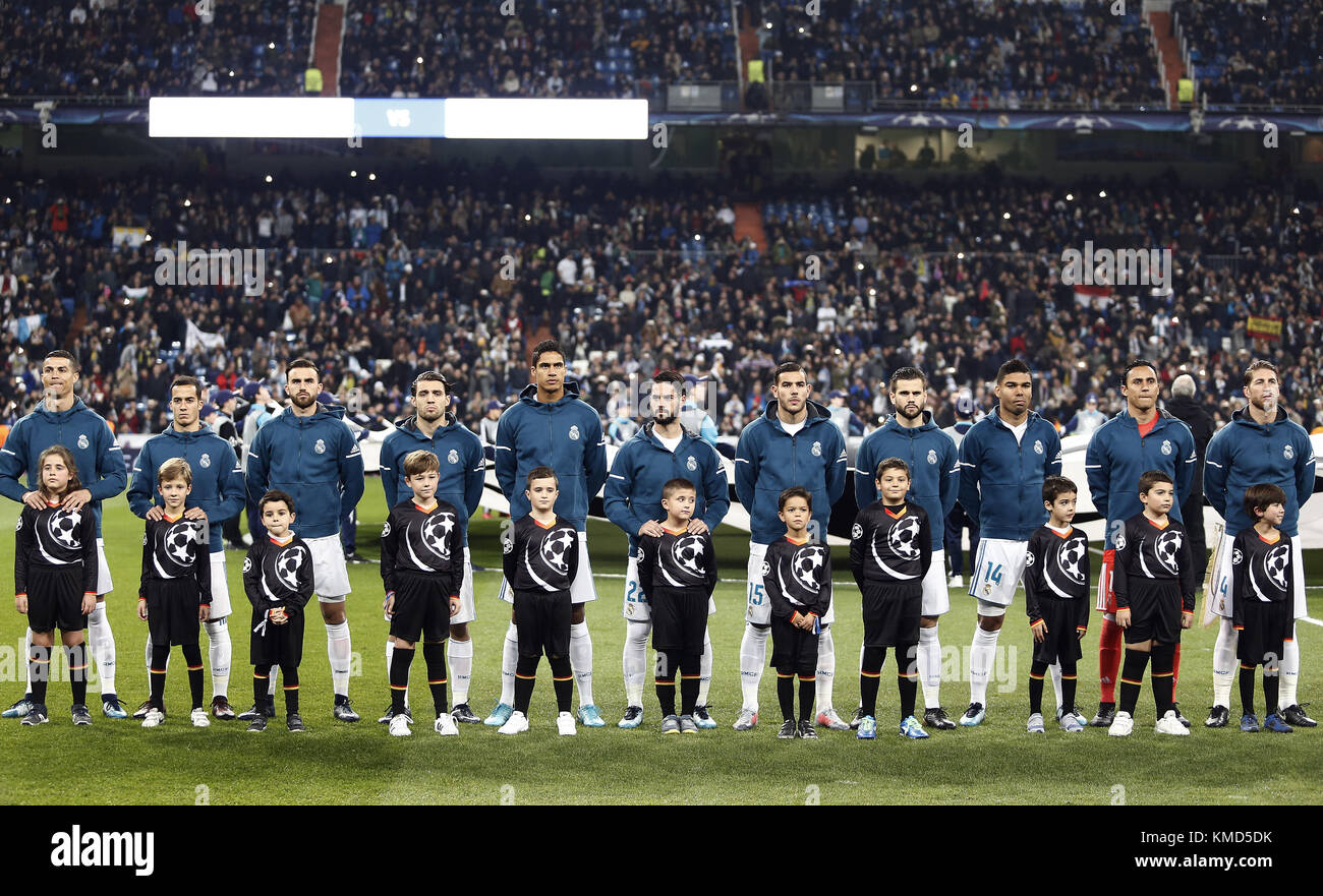 Madrid, Spain. 6th Dec, 2017. The alignment of Real Madrid during the champions anthem before the UEFA Champions League group H match between Real Madrid and Borussia Dortmund at Santiago Bernabéu. Credit: Manu reino/SOPA/ZUMA Wire/Alamy Live News Stock Photo