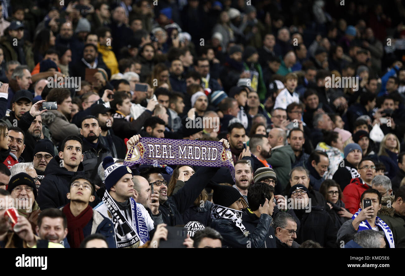 Madrid, Spain. 6th Dec, 2017. Real Madrid fans seen during the UEFA Champions League group H match between Real Madrid and Borussia Dortmund at Santiago Bernabéu. Credit: Manu reino/SOPA/ZUMA Wire/Alamy Live News Stock Photo