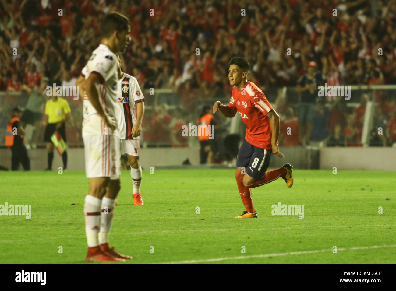 Buenos Aires, Argentina. 6th Dec, 2017. Maximiliano Meza of Independiente (ARG) celebrates his goal  during the Conmebol South American Cup final match with Flamengo (BRA) this wednesday on Libertadores de América Stadium in Avellaneda, Argentina. Credit: Néstor J. Beremblum/Alamy Live News Stock Photo