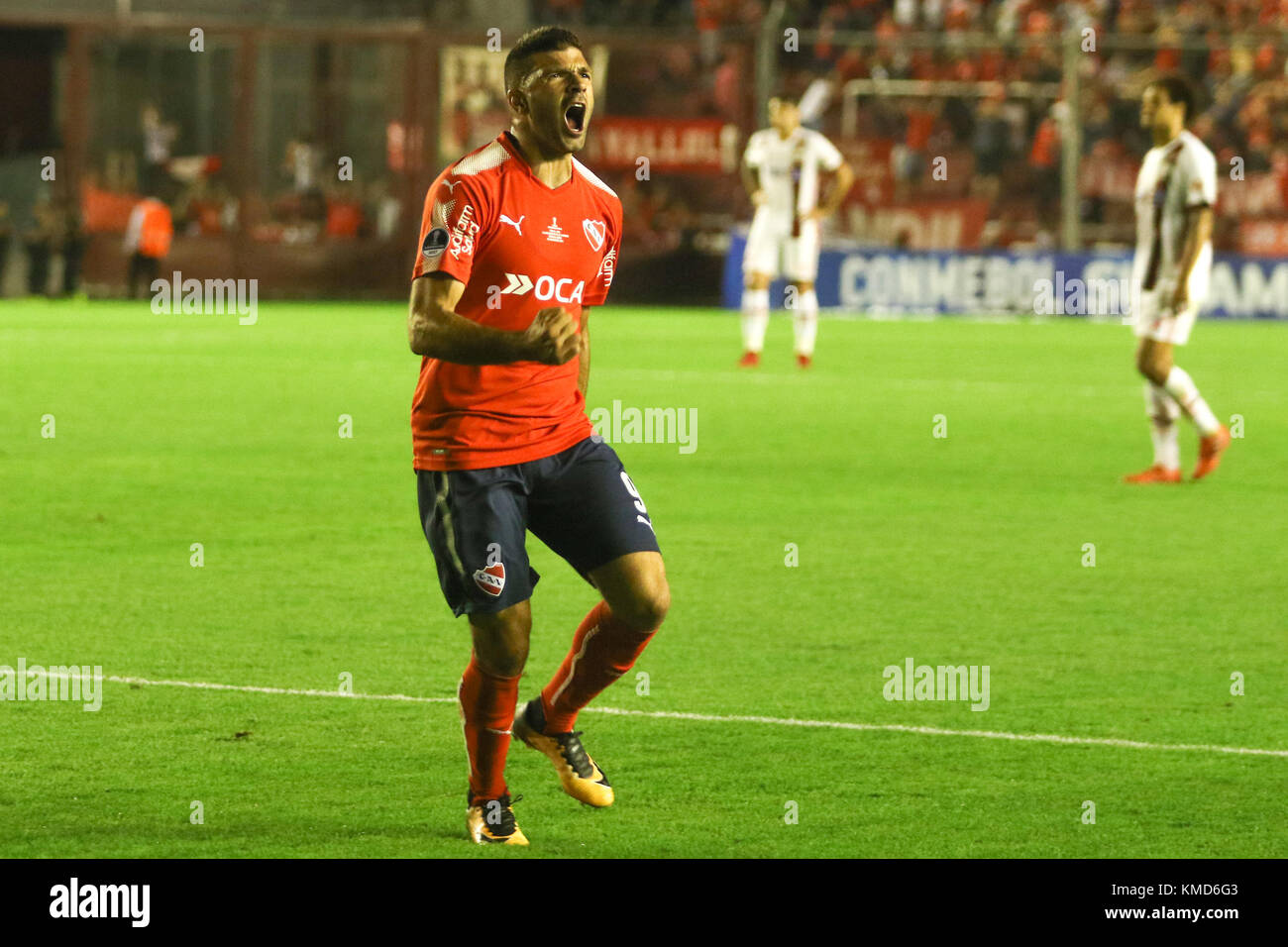 Buenos Aires, Argentina. 6th Dec, 2017. Emanuel Gigliotti of Independiente (ARG) celebrates his goal during the Conmebol South American Cup final match with Flamengo (BRA) this wednesday on Libertadores de América Stadium in Avellaneda, Argentina. Credit: Néstor J. Beremblum/Alamy Live News Stock Photo