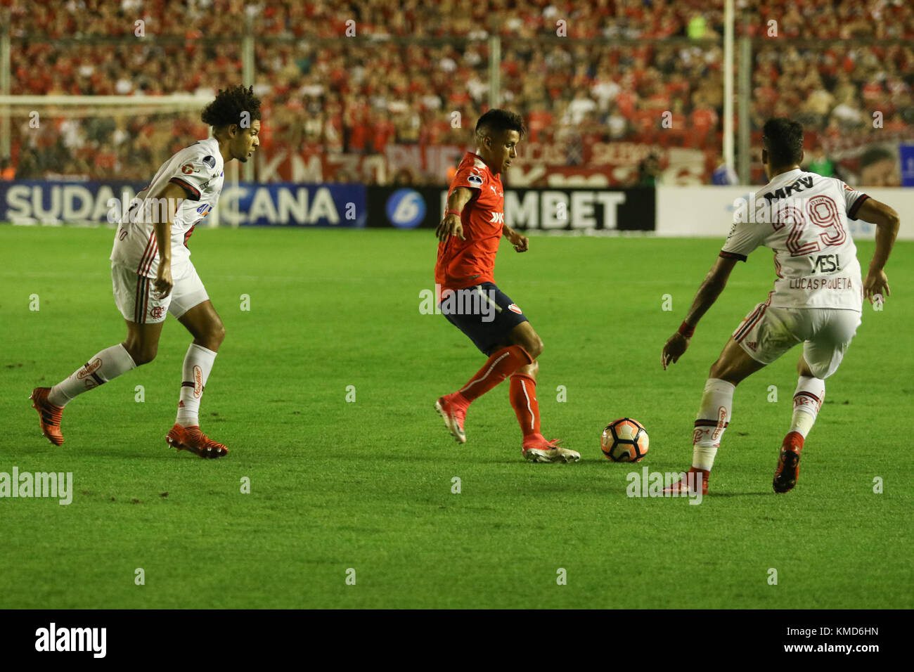 Buenos Aires, Argentina. 6th Dec, 2017. Maximiliano Meza of Independiente (ARG) during the Conmebol South American Cup final match with Flamengo (BRA) this wednesday on Libertadores de América Stadium in Avellaneda, Argentina. Credit: Néstor J. Beremblum/Alamy Live News Stock Photo
