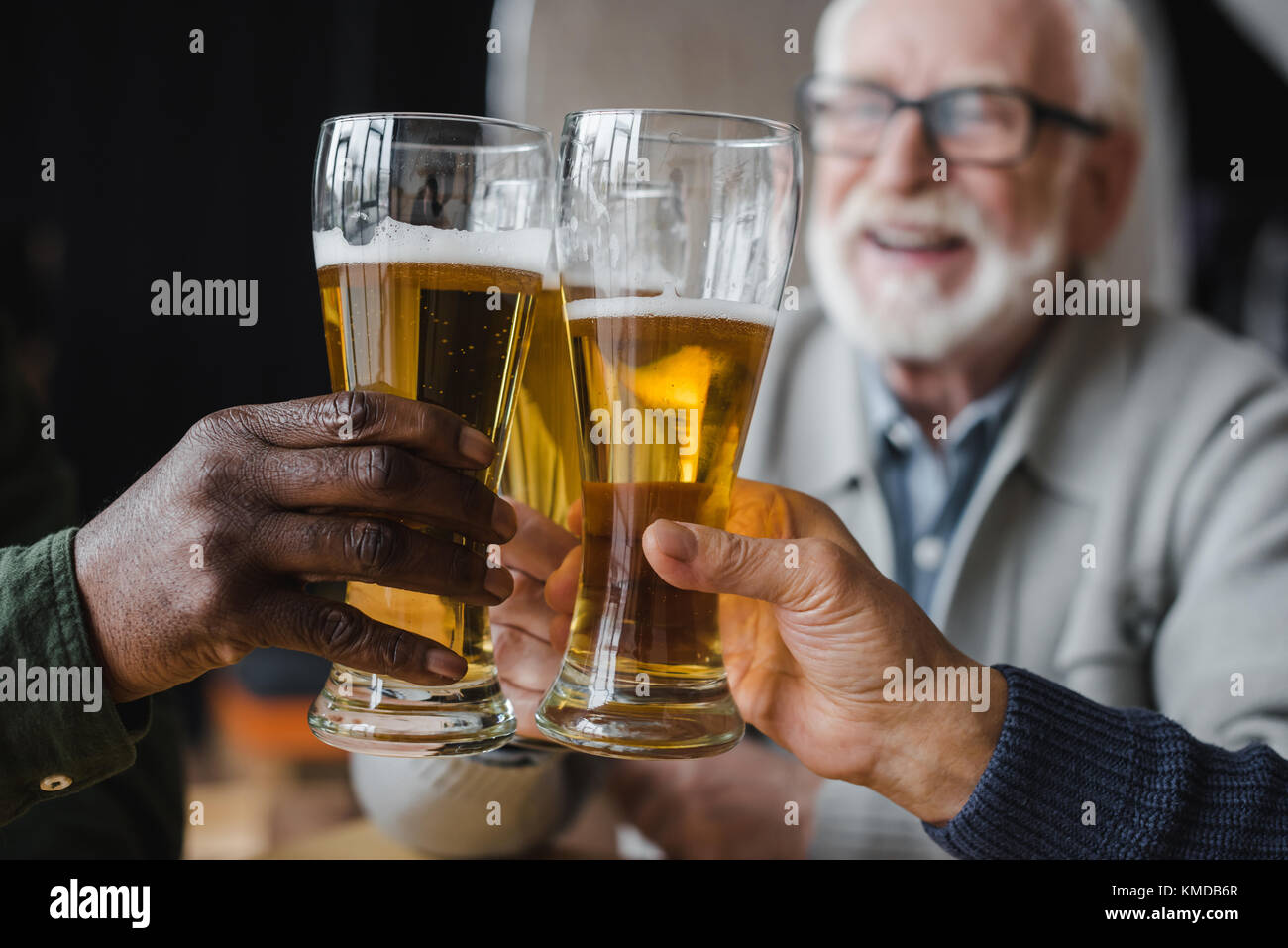 friends clinking glasses of beer Stock Photo Alamy