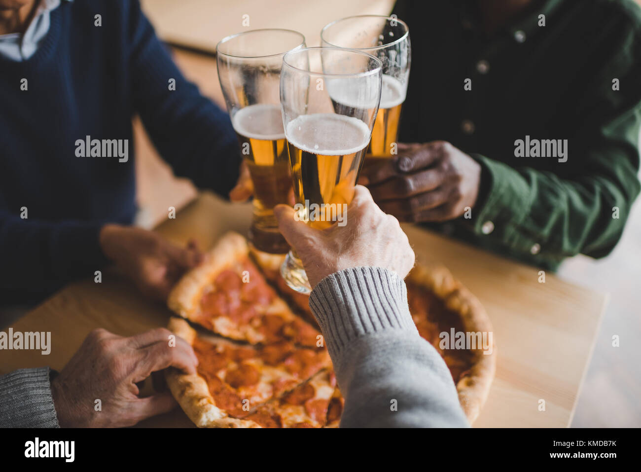 friends clinking glasses of beer Stock Photo Alamy