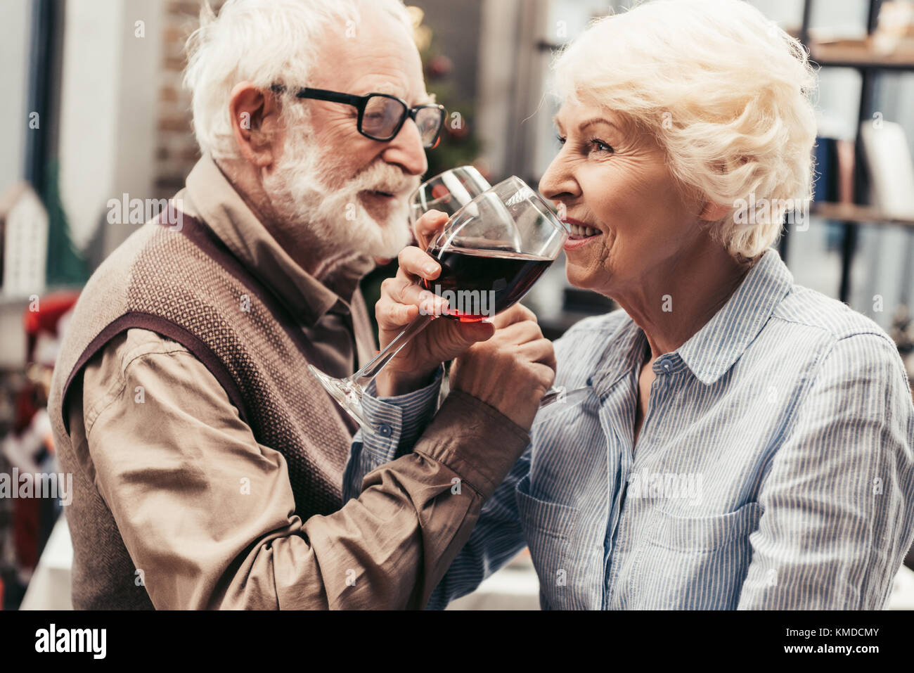 senior couple drinking wine Stock Photo - Alamy