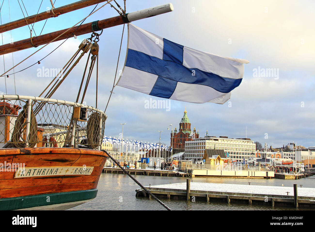 FINLAND SMALL HAND WAVING FLAG 6" x 4" Finnish Europe European Crafts Display 