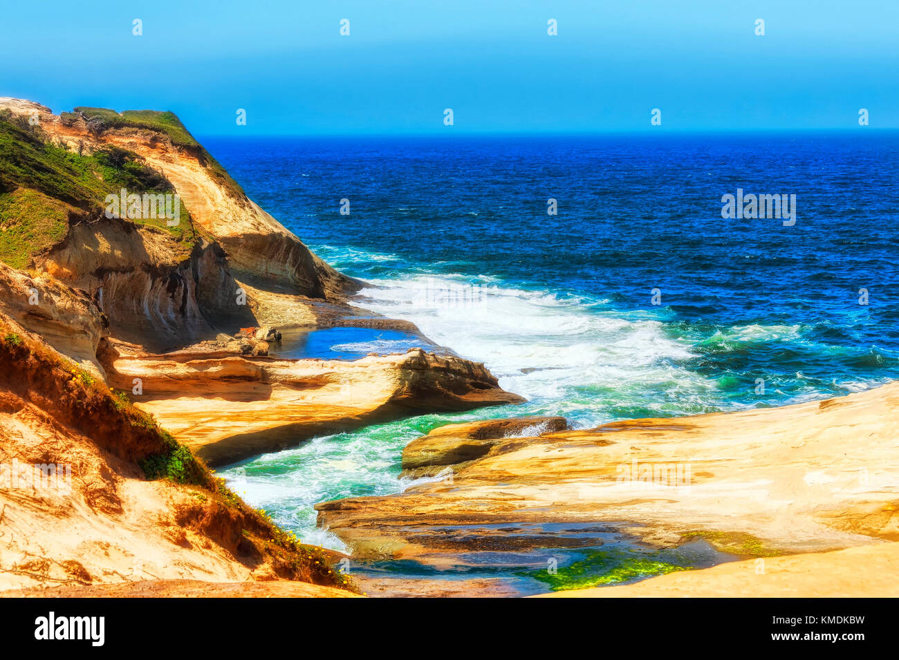 View from on top of sandstone cliffs looking down at the shoreline at Cape Kiwanda at Pacific City, on the Oregon Coast. Stock Photo