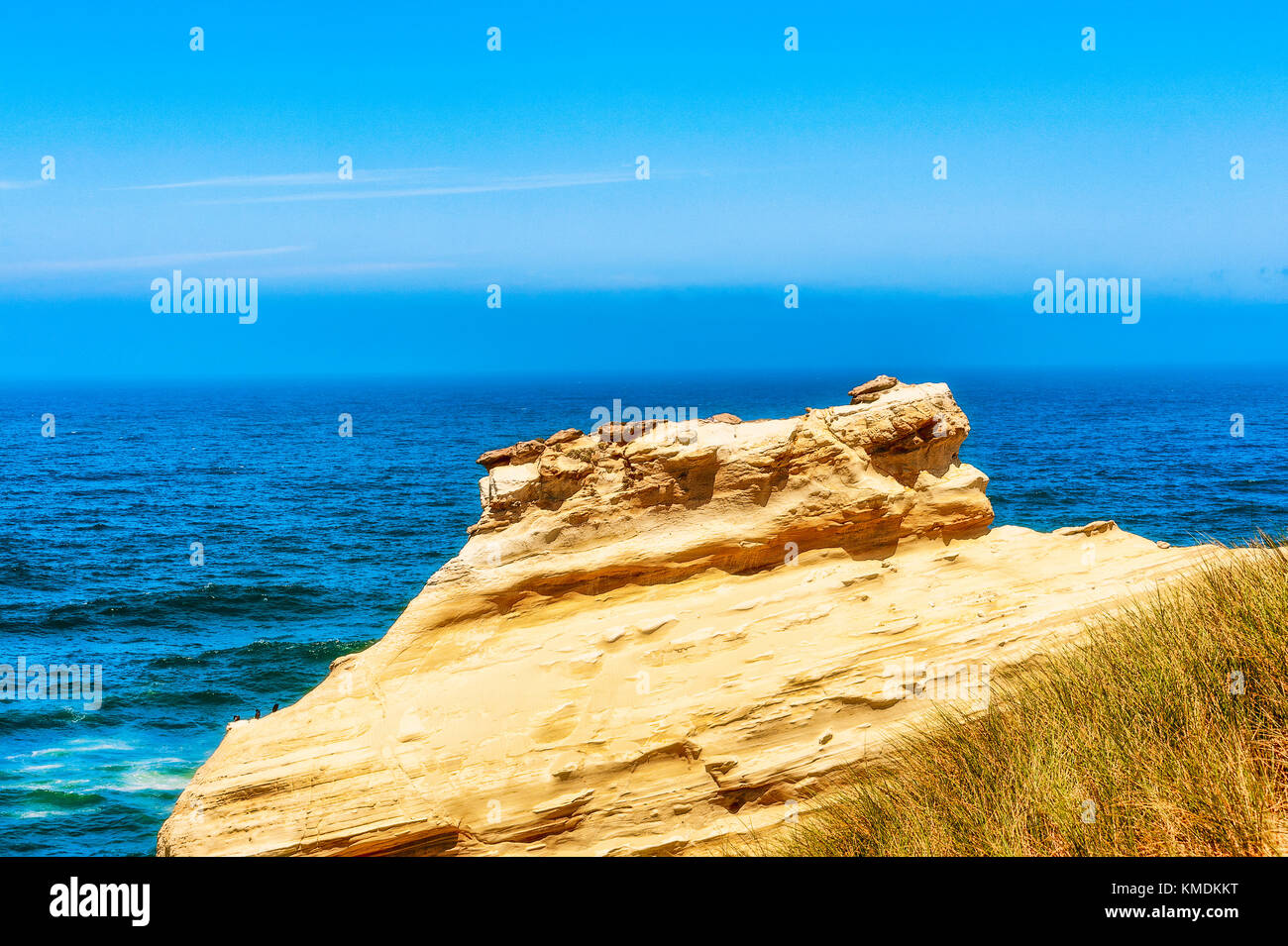 Pacific Ocean viewed from on top of sandstone cliffs of Cape Kiwanda in Pacific City on the Oregon Coast Stock Photo