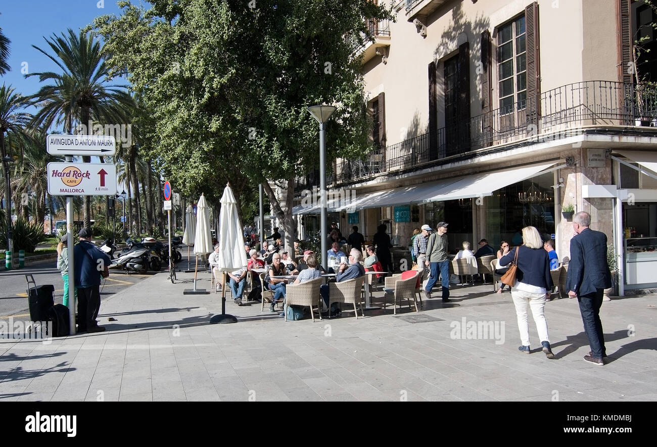 MALLORCA, BALEARIC ISLANDS, SPAIN - NOVEMBER 8, 2017: Enco restaurant corner on Paseo Maritimo on a sunny day in Palma de Mallorca on November 8, 2017 Stock Photo